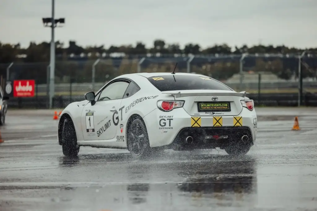 Gift Voucher: Drift School with rental car - formula 4 (shared with 4 people)